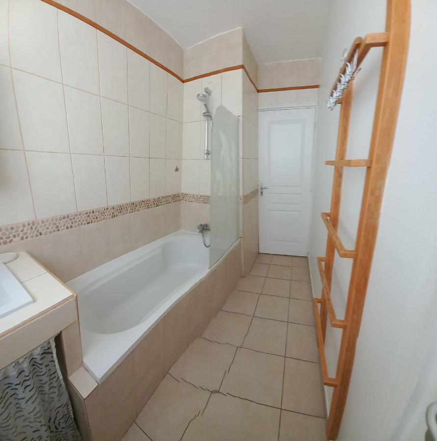"L'Hippocampe", Climatise, 60 M2 , 2 Chambres, Tres Calme, Plage Des Sablettes Et Commerces A 3 Minutes A Pied, Wifi, Parking Gratuit, Lit King Size ลาแซน-ซูร์-แมร์ ภายนอก รูปภาพ