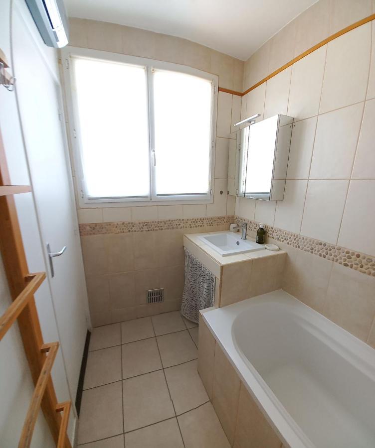 "L'Hippocampe", Climatise, 60 M2 , 2 Chambres, Tres Calme, Plage Des Sablettes Et Commerces A 3 Minutes A Pied, Wifi, Parking Gratuit, Lit King Size ลาแซน-ซูร์-แมร์ ภายนอก รูปภาพ
